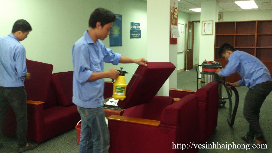 Giặt ghế sofa tại văn phòng Vietnam Airlines Hải Phòng